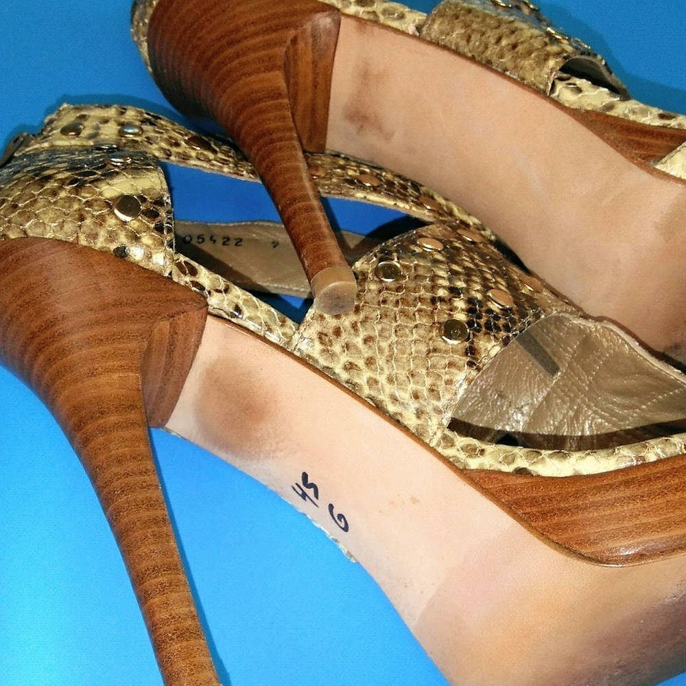 Shoes - Picture 6 of 8